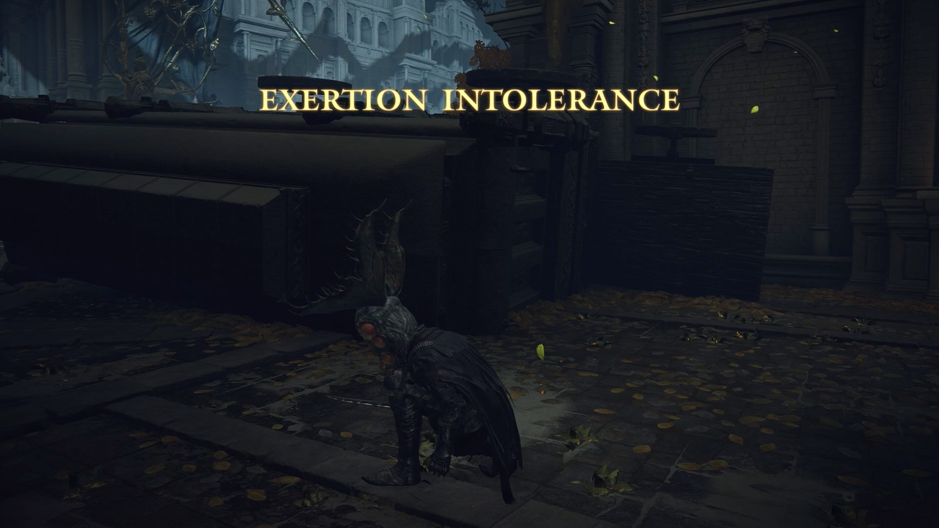 Ein Screenshot aus Elden Ring zeigt den Spielcharakter, der vor Erschöpfung nieder kniet. Darüber steht "Exertion Intolerance".